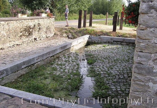 le-lavoir-de-soucelles-2