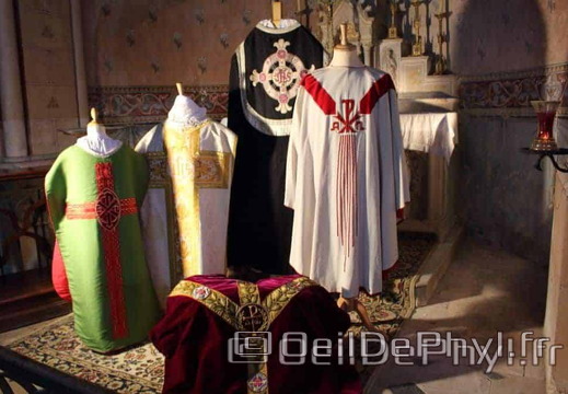 Église St Médard - Cheviré le rouge