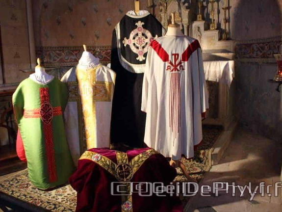 Église St Médard - Cheviré le rouge