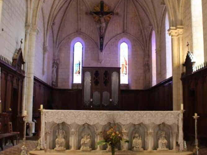 Église St Médard - Cheviré le rouge