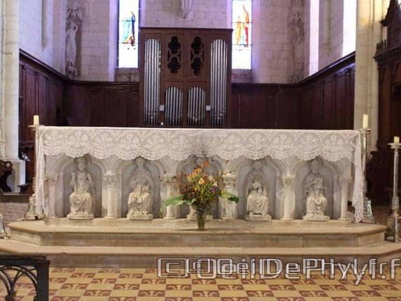 Église St Médard - Cheviré le rouge