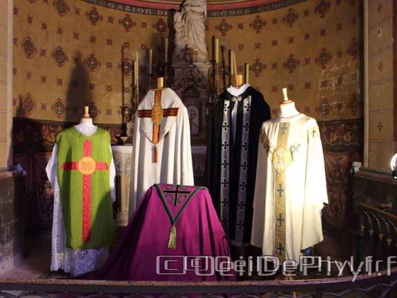 Église St Médard - Cheviré le rouge