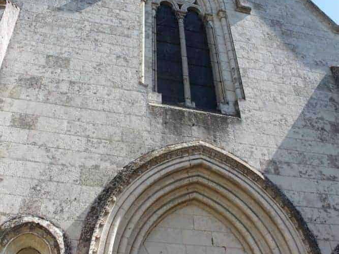 Église St Médard - Cheviré le rouge