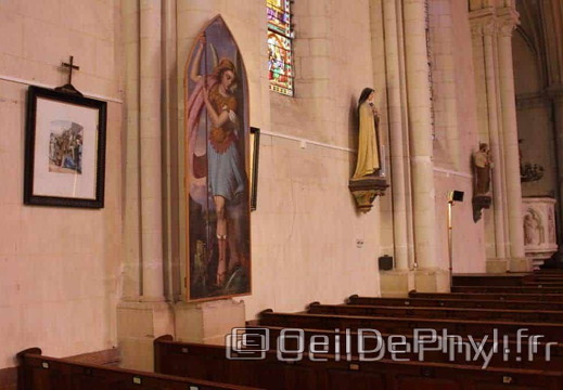 Église St Médard - Cheviré le rouge