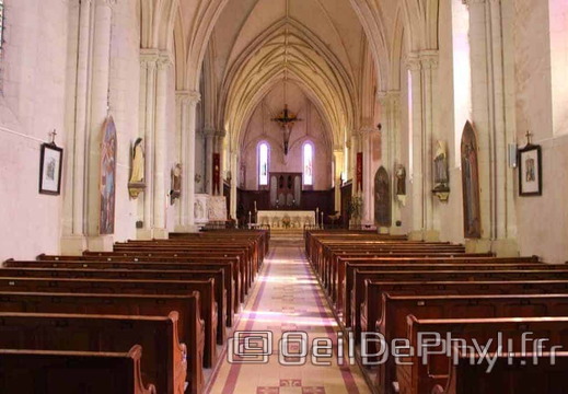 Église St Médard - Cheviré le rouge