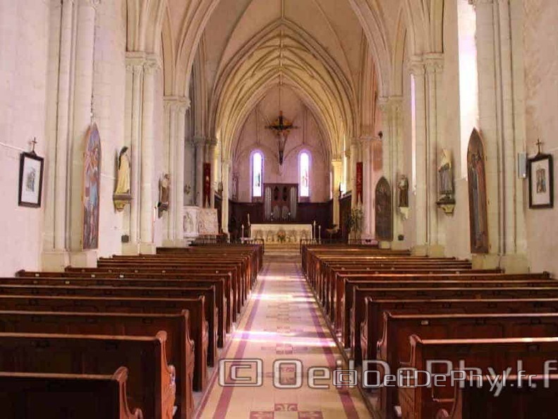 Église St Médard - Cheviré le rouge