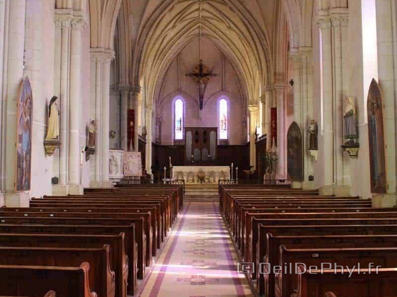 Église St Médard - Cheviré le rouge