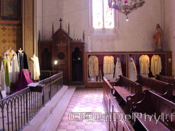 Église St Médard - Cheviré le rouge