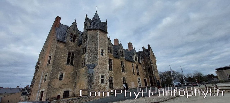 chateau-de-bauge-en-anjou-4.jpg