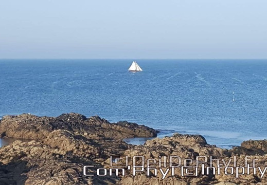 le-croisic-bateau-au-large