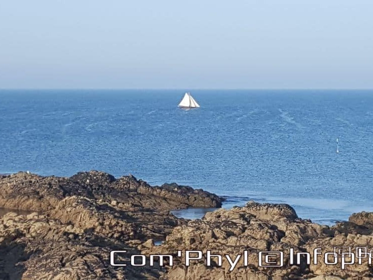 le-croisic-bateau-au-large