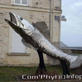 Sculpture du poisson d'argent